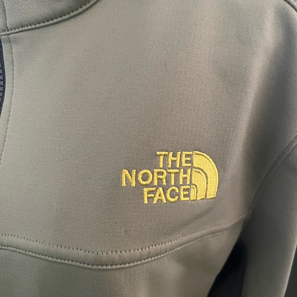 North Face Size Medium Jacket Euc!!! - image 5